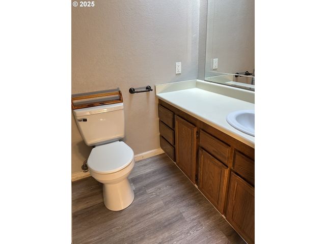 2065 HAYES St, North Bend, OR 97459