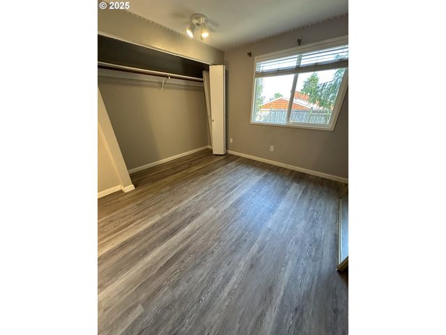 2065 HAYES St, North Bend, OR 97459