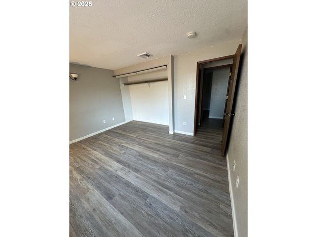 2065 HAYES St, North Bend, OR 97459