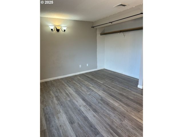 2065 HAYES St, North Bend, OR 97459