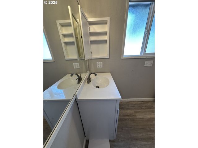 2065 HAYES St, North Bend, OR 97459