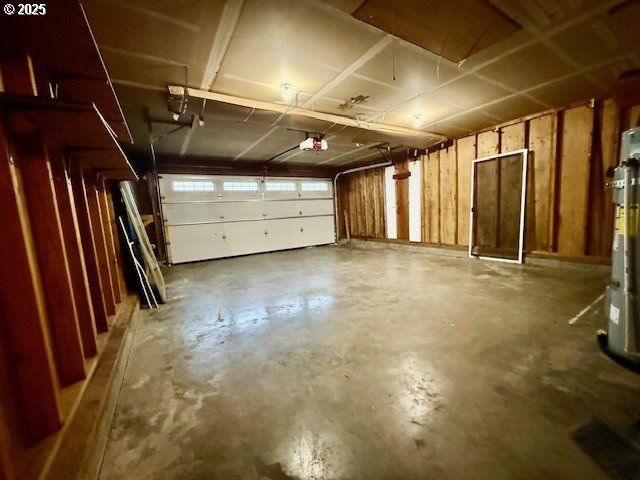 2065 HAYES St, North Bend, OR 97459