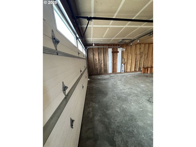 2065 HAYES St, North Bend, OR 97459