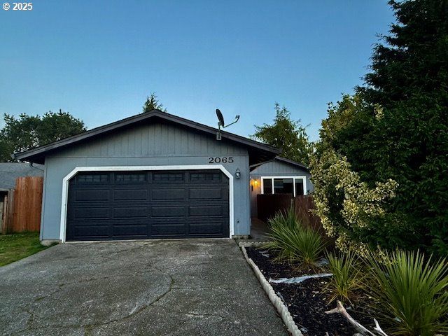 2065 HAYES St, North Bend, OR 97459