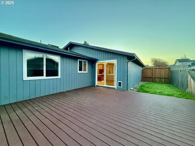 2065 HAYES St, North Bend, OR 97459