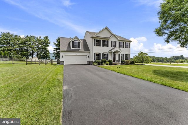 302 REDBUD DR, Oxford, PA 19363