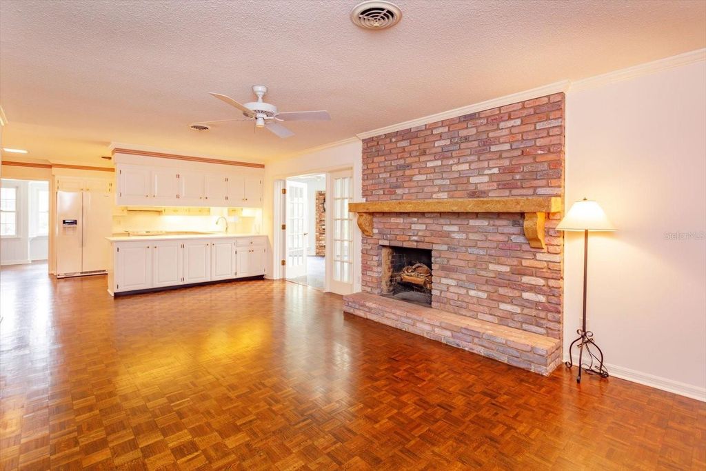 Image 14 of property listing at 5019 GRAN LAC AVENUE, Orlando, FL 32812