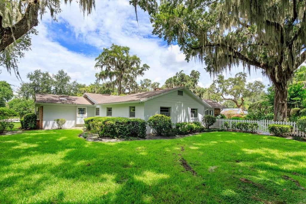 Image 40 of property listing at 5019 GRAN LAC AVENUE, Orlando, FL 32812