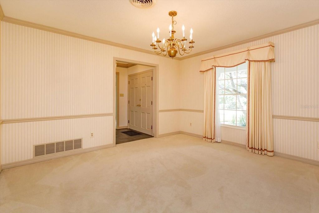Image 7 of property listing at 5019 GRAN LAC AVENUE, Orlando, FL 32812