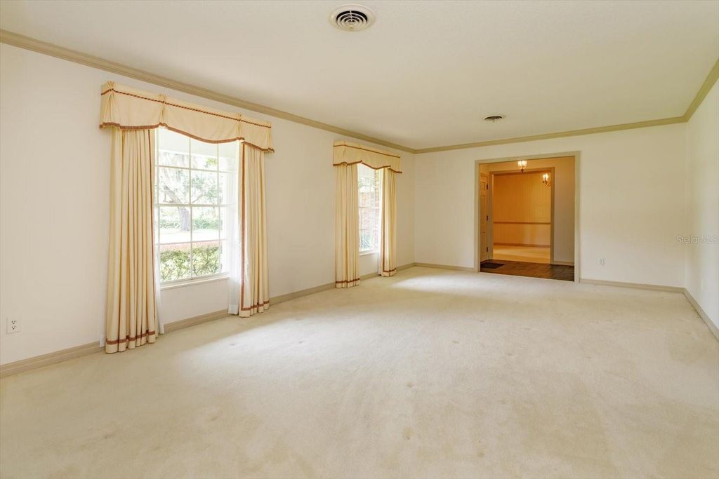 Image 8 of property listing at 5019 GRAN LAC AVENUE, Orlando, FL 32812