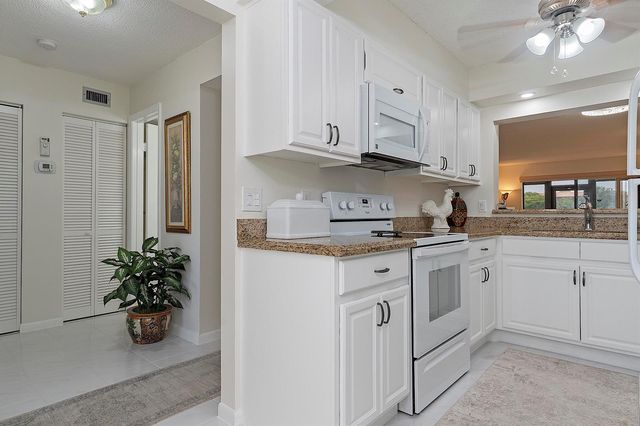 7844 Willow Spring Drive 1713, Lake Worth, FL 33467