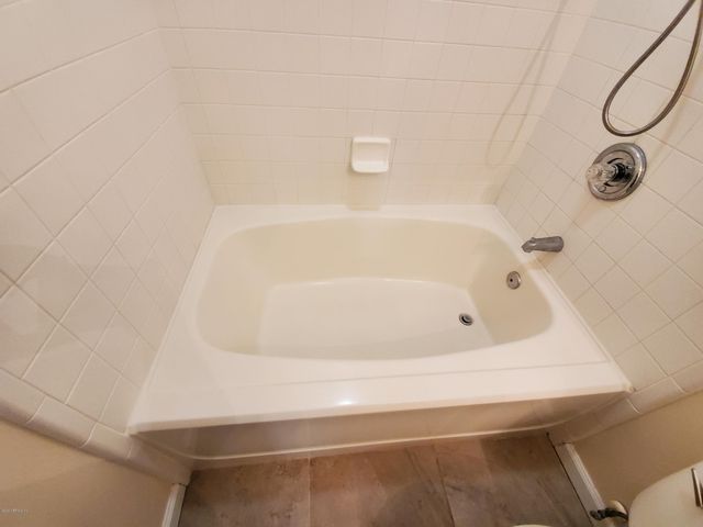 3432 INTERNATIONAL VILLAGE Drive W, Jacksonville, FL 32277