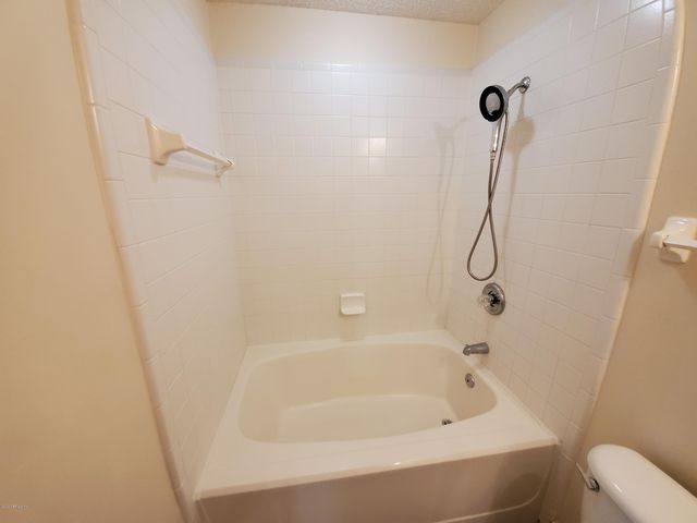 3432 INTERNATIONAL VILLAGE Drive W, Jacksonville, FL 32277