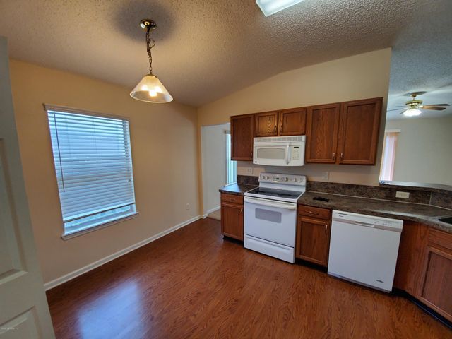 3432 INTERNATIONAL VILLAGE Drive W, Jacksonville, FL 32277