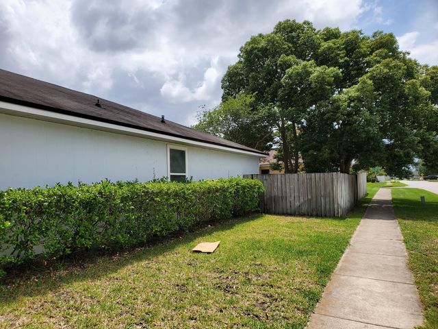 3432 INTERNATIONAL VILLAGE Drive W, Jacksonville, FL 32277