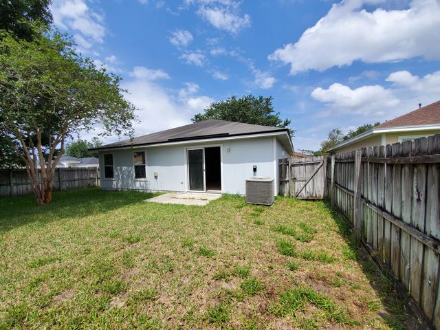 3432 INTERNATIONAL VILLAGE Drive W, Jacksonville, FL 32277