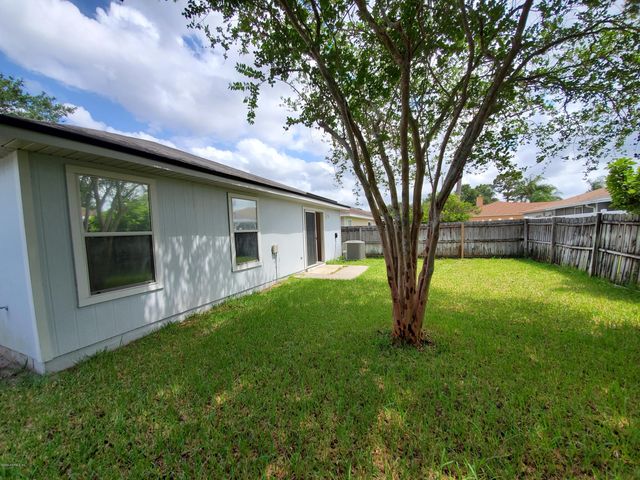 3432 INTERNATIONAL VILLAGE Drive W, Jacksonville, FL 32277