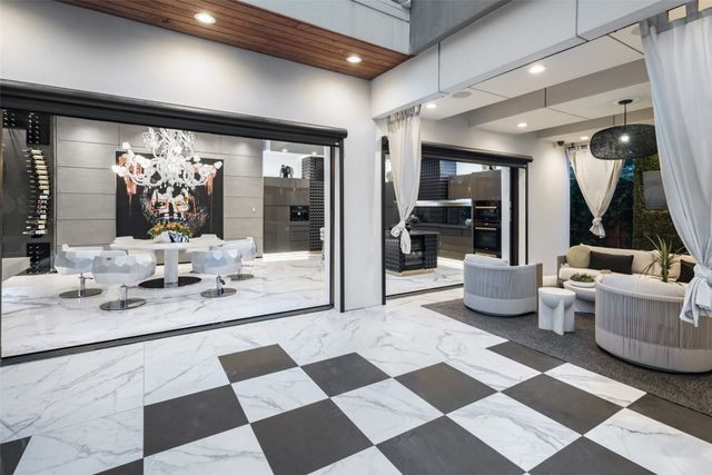 5025 Wateka Drive, Dallas, TX 75209