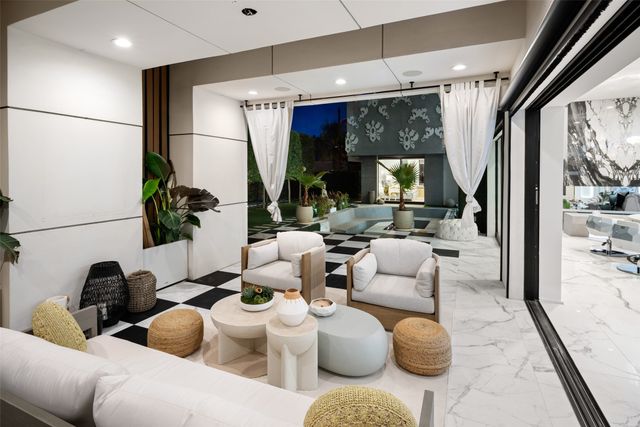 5025 Wateka Drive, Dallas, TX 75209