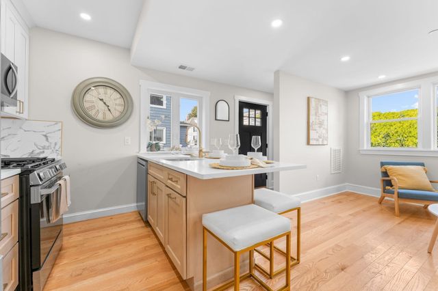 194 Washington Ave 4, Winthrop, MA 02152