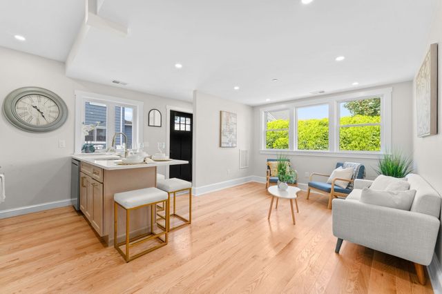 194 Washington Ave 4, Winthrop, MA 02152
