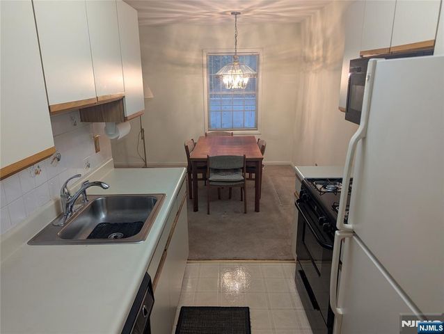 5 Colonial Village Drive, Hillsdale, NJ 07642