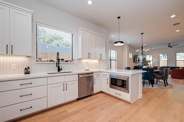 4101 Edison Street, Houston, TX 77009