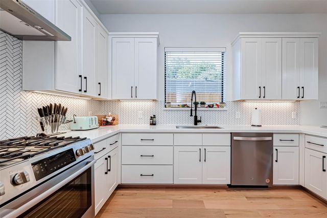 4101 Edison Street, Houston, TX 77009