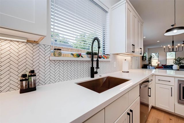 4101 Edison Street, Houston, TX 77009