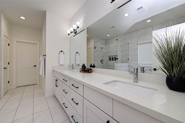 4101 Edison Street, Houston, TX 77009