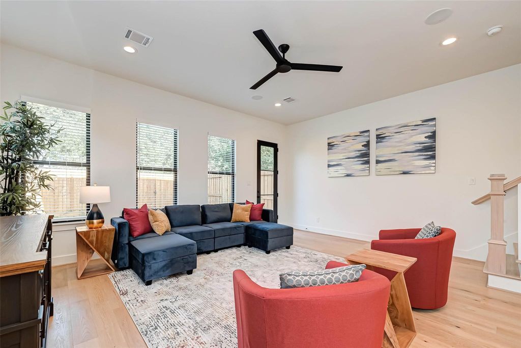 4101 Edison Street, Houston, TX 77009