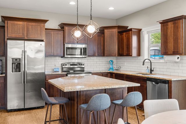 9324 Sugar Creek Circle, West Des Moines, IA 50266