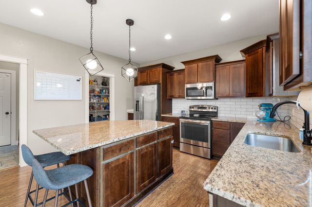 9324 Sugar Creek Circle, West Des Moines, IA 50266