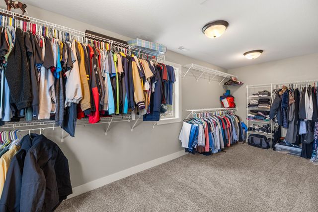9324 Sugar Creek Circle, West Des Moines, IA 50266