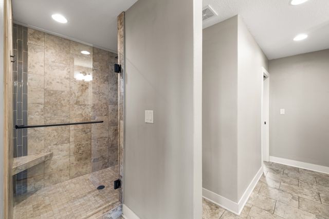 9324 Sugar Creek Circle, West Des Moines, IA 50266