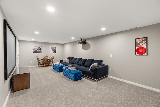 9324 Sugar Creek Circle, West Des Moines, IA 50266