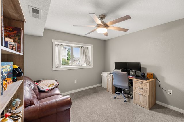 9324 Sugar Creek Circle, West Des Moines, IA 50266
