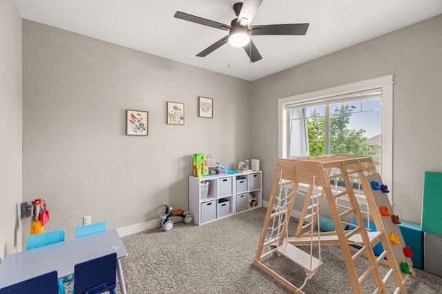 9324 Sugar Creek Circle, West Des Moines, IA 50266