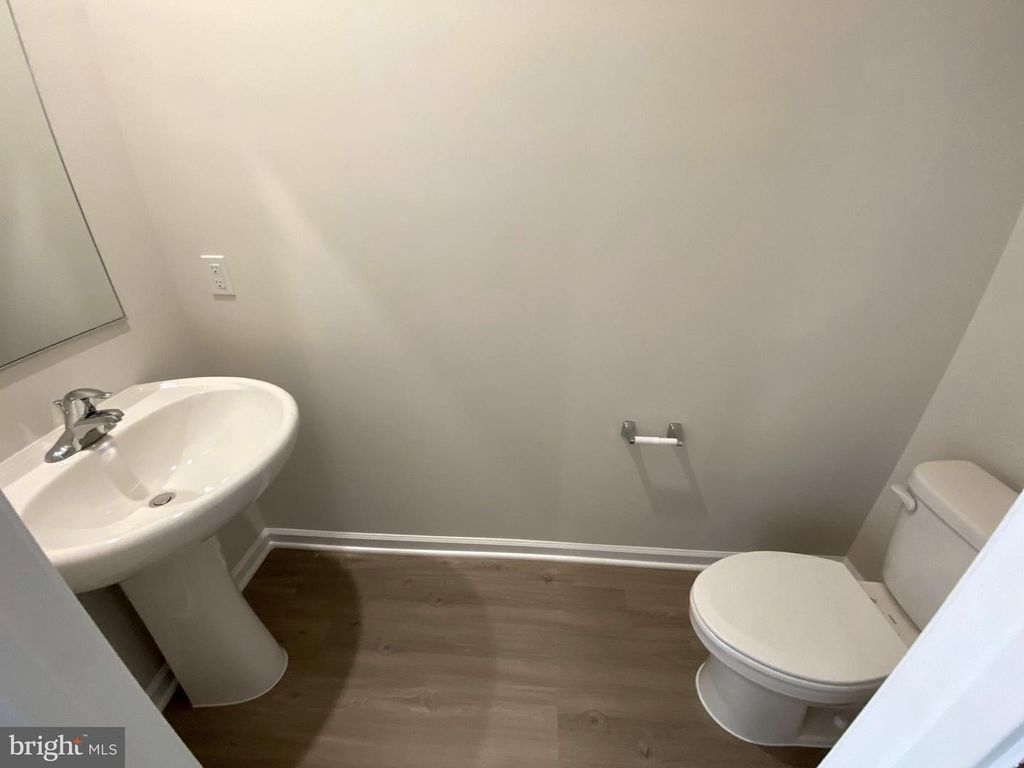 130 BLOOMSBURY ST, Falling Waters, WV 25419