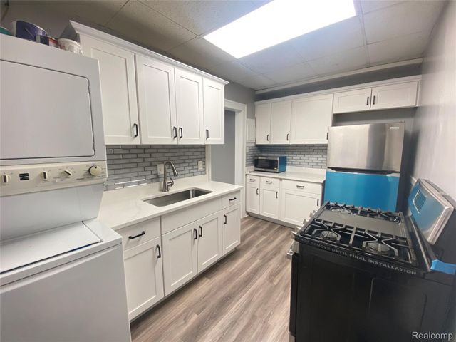 10301 W WARREN 2ND FLOOR W Warren Avenue, Dearborn, MI 48126