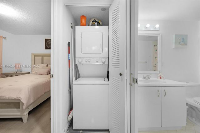 900 SW 142nd Ave 306L, Pembroke Pines, FL 33027