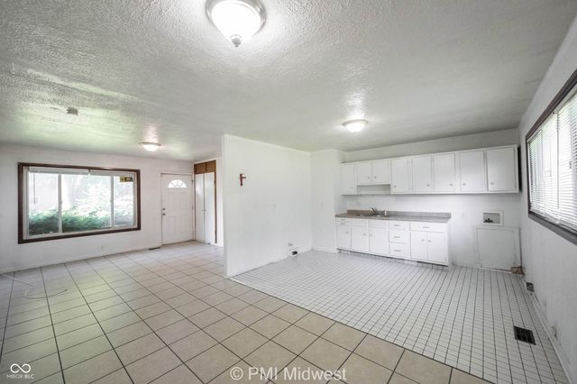 8124 E 37th Street, Indianapolis, IN 46226
