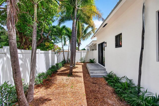 517 NW 1st Street, Delray Beach, FL 33444