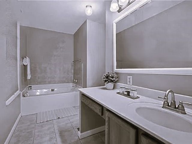 401 Lexington Dr, Southwest Greensburg Boro, PA 15601