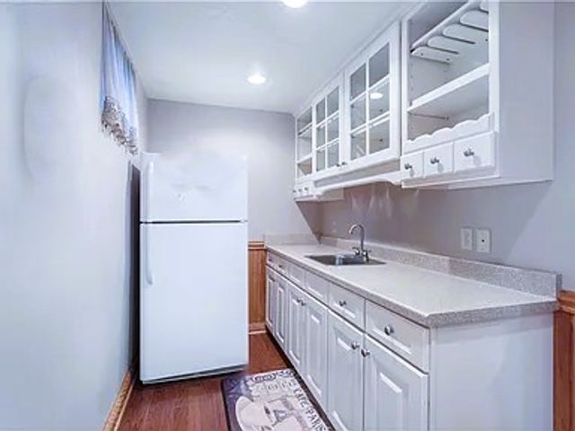 401 Lexington Dr, Southwest Greensburg Boro, PA 15601