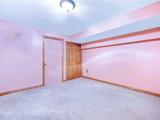 401 Lexington Dr, Southwest Greensburg Boro, PA 15601