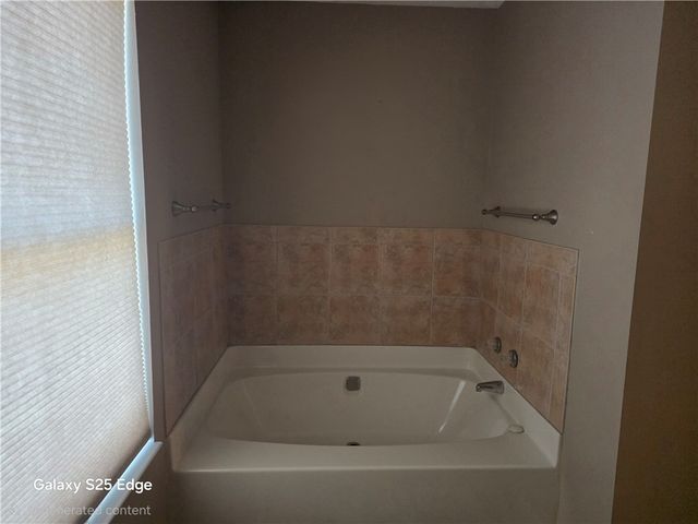 401 Lexington Dr, Southwest Greensburg Boro, PA 15601