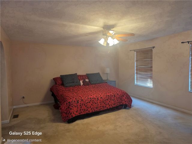 401 Lexington Dr, Southwest Greensburg Boro, PA 15601