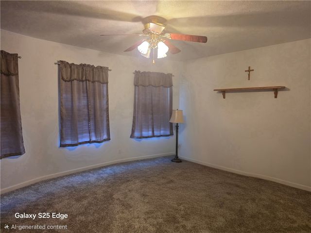 401 Lexington Dr, Southwest Greensburg Boro, PA 15601