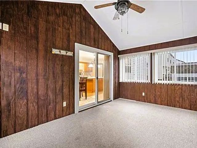 401 Lexington Dr, Southwest Greensburg Boro, PA 15601